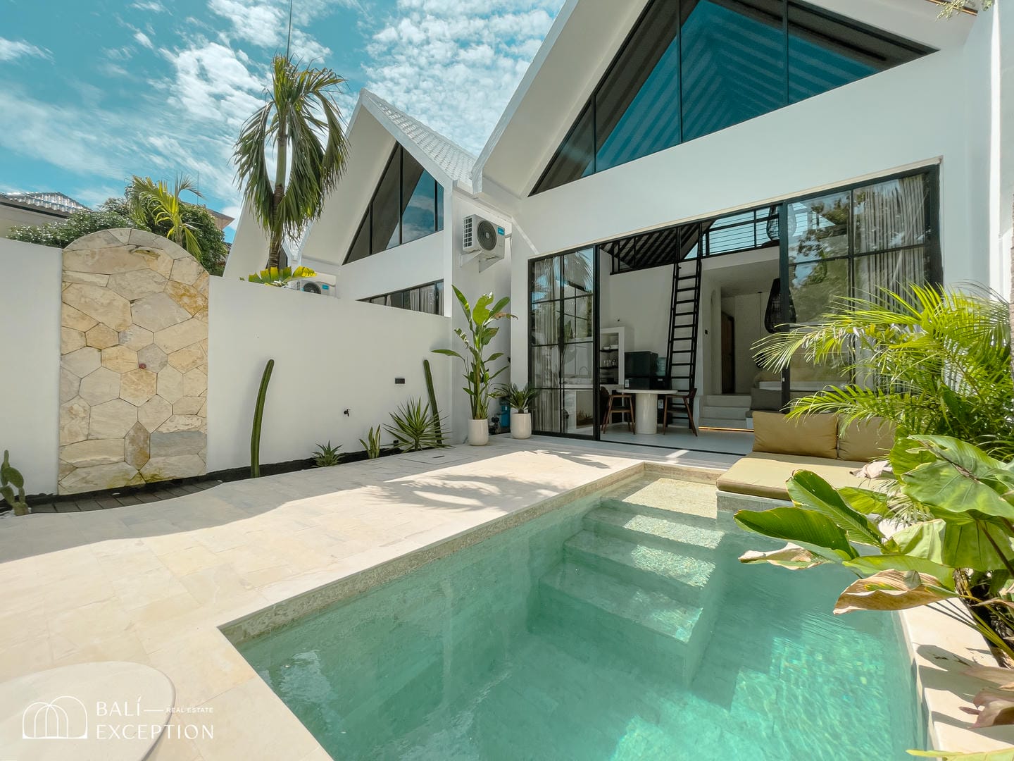 OCEAN AND JUNGLE VIEW 2 BEDROOM VILLA FOR SALE LEASEHOLD IN UNGASAN BE-2046 